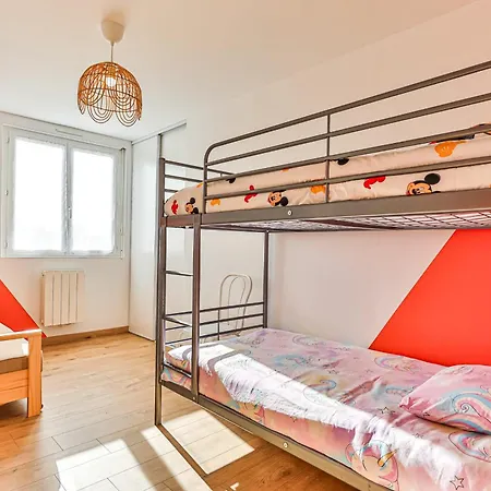 House And Adjoining To Accommodate 8 People Дом отдыха *